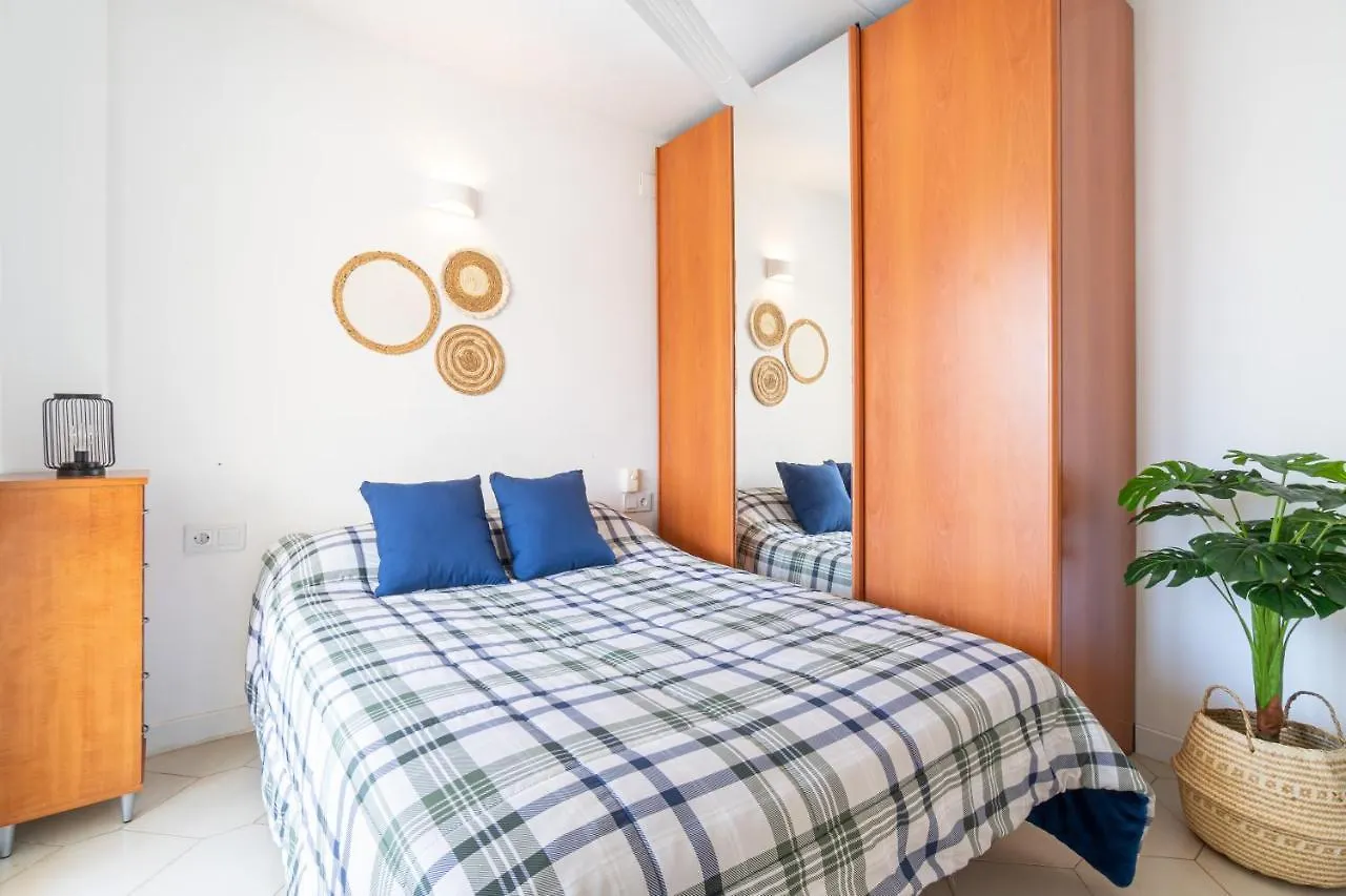 1ºlineamar-2Room-Novelty-Piscina-Wifi-Portaventura7 Салоу