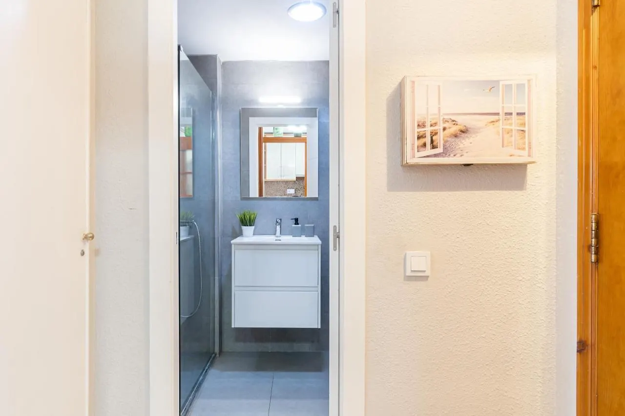 1ºlineamar-2Room-Novelty-Piscina-Wifi-Portaventura7 Салоу