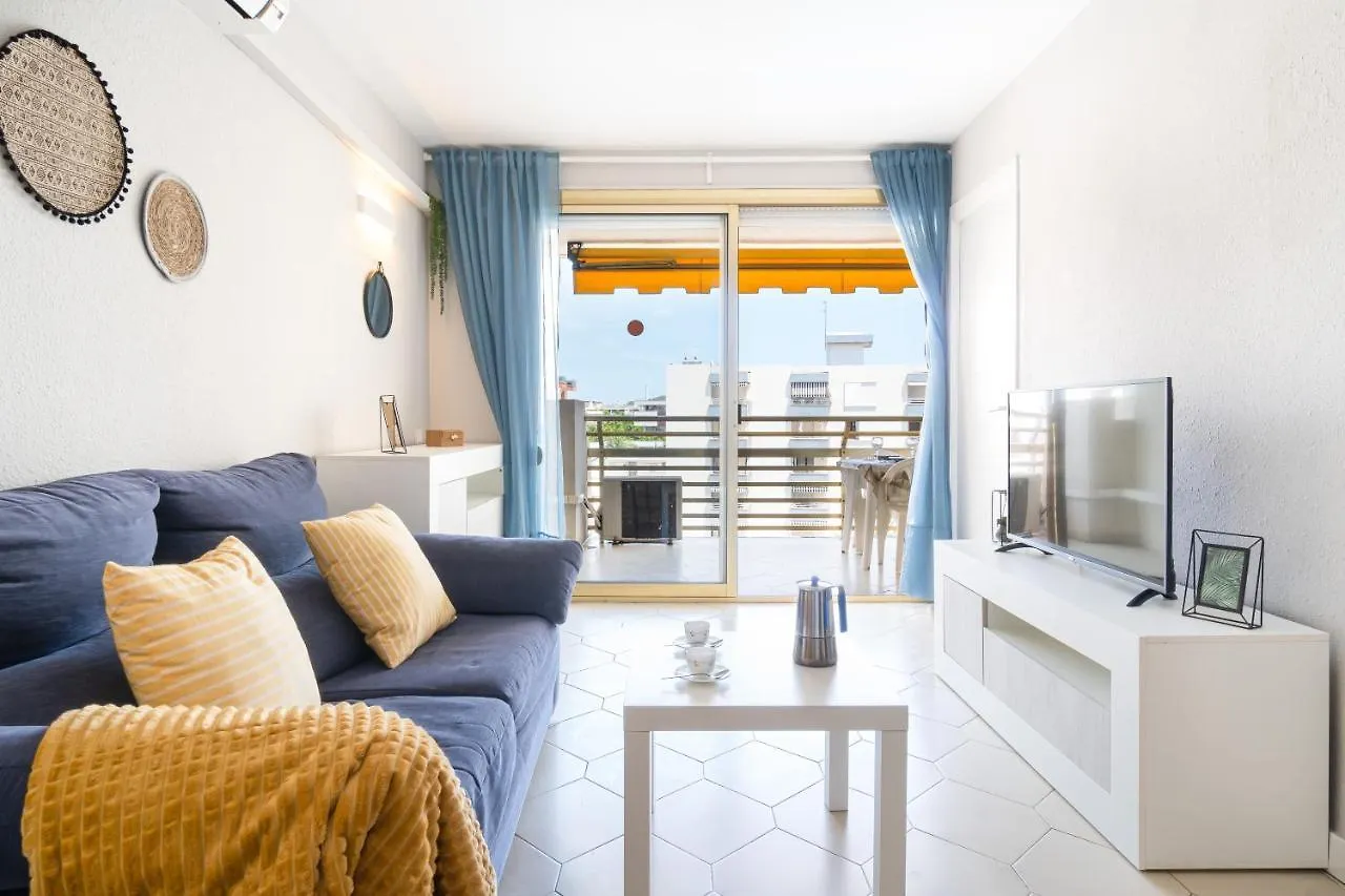 1ºlineamar-2Room-Novelty-Piscina-Wifi-Portaventura7 Салоу